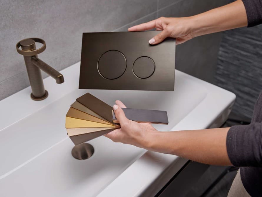 Geberit Sigma40 matching the washbasin tap in aged bronze metal finish Geberit Sigma40 matching the washbasin tap in aged bronze metal finish
