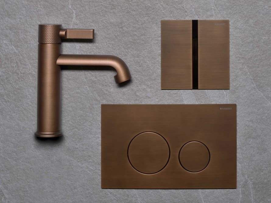Geberit Sigma40 actuator plate and Type 40 cover plate with perfectly matched finish in brushed copper metal tone Geberit Sigma40 actuator plate and Type 40 cover plate with perfectly matched finish in brushed copper metal tone