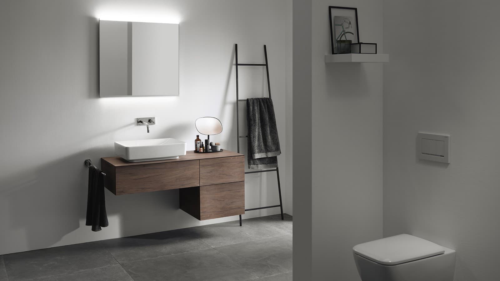 Bathroom with Geberit VariForm furniture (© Geberit) Bathroom with Geberit VariForm furniture (© Geberit)