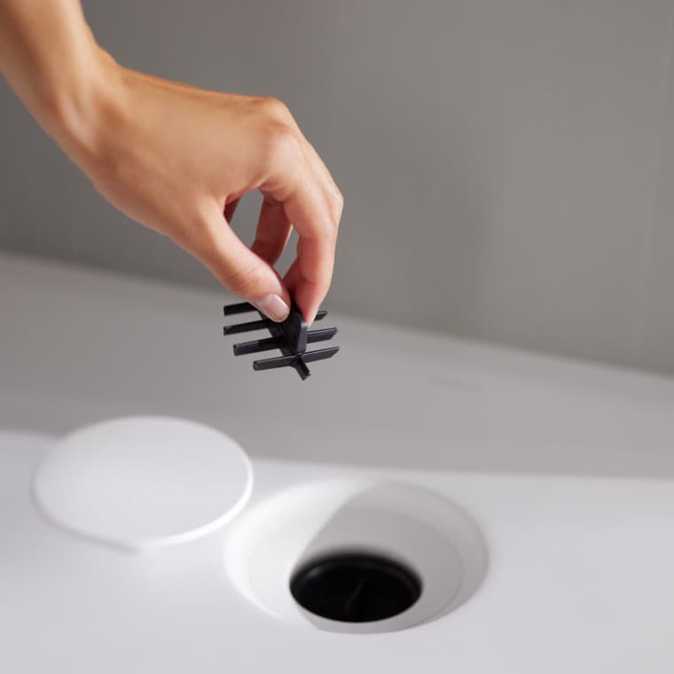 Hair catcher integrated into the drain of the Geberit CleanFloor30 shower surface Hair catcher integrated into the drain of the Geberit CleanFloor30 shower surface